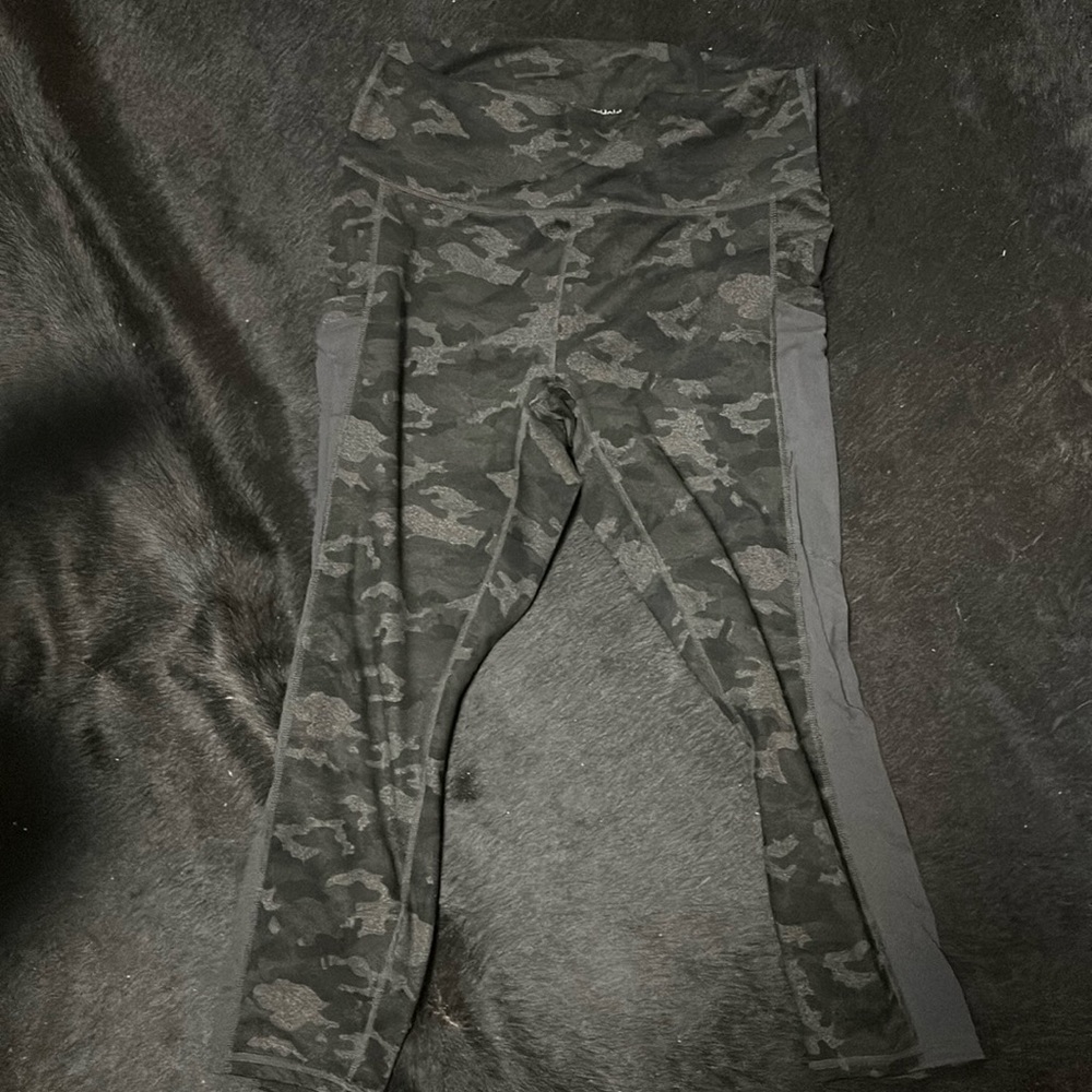 PowerHold crop leggings with mesh